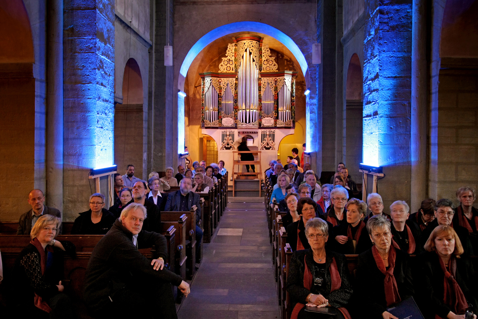 Ohren- und Augenschmaus: Orgelkonzert in der illuminierten St.-Andreas-Kirche in Ostönnen