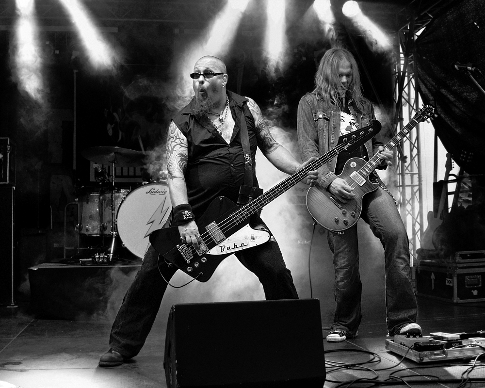 Ohrenfeindt - Chris Laut - Gesang,Bass / Dennis Henning - Gitarre