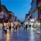 Ohrid Hauptgeschaeftsstraße Altstadt am Abend