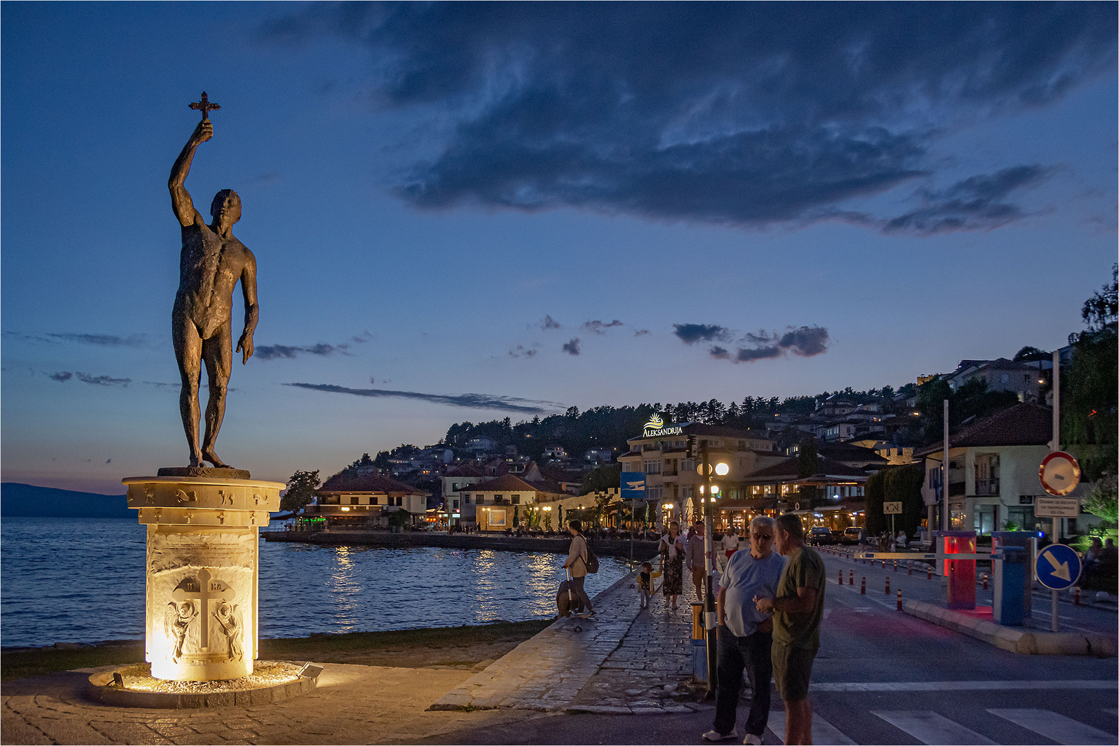 Ohrid - Seepromenade am Abend