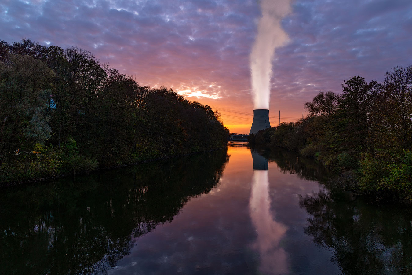 Ohu KKI1 auch ISAR2 genannt in Landshut bei Sonnenuntergang