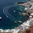 Oia mit Blick auf den Hafen Ammoudi