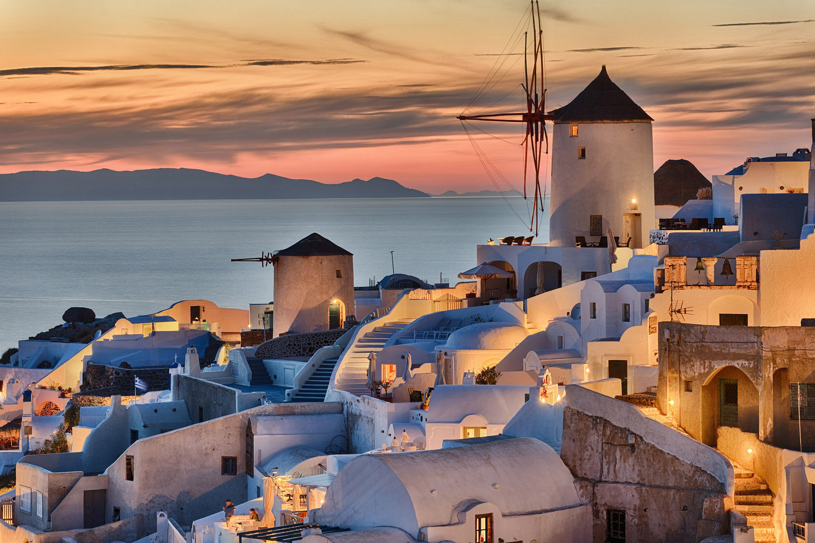 Oia, Windmühlen, Santorin, Sonnenuntergangstimmung