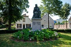 Oisterwijk - Kerkplein - Statue - 03