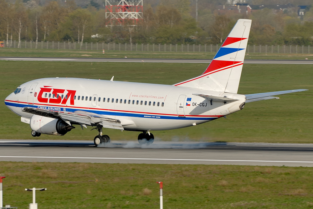 OK-CGJ beim touch down rwy 23L in DUS (12.04.2008)