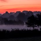 Oktober-Nebel bei Sonnenaufgang