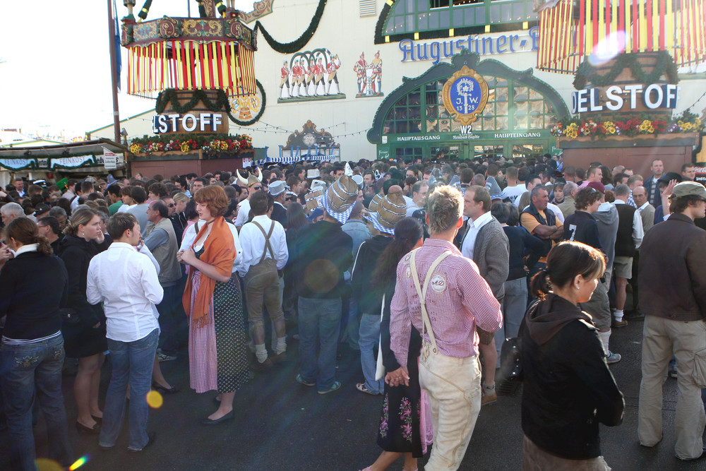 Oktoberfest 2007 um 9.00