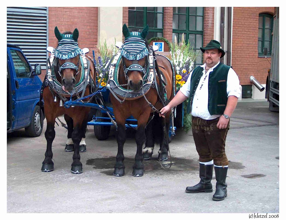 OKTOBERFEST 2008 - Warten bis es los geht 1