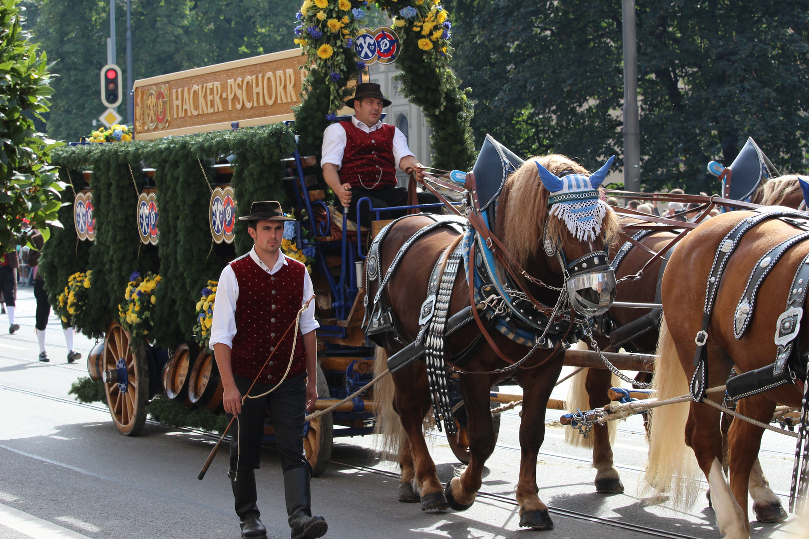 Oktoberfest 2013 - Trachten- und Schützenzug ( 1 )