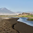 Ol Doinyo Lengai mit Wasserzulauf zum Lake Natron