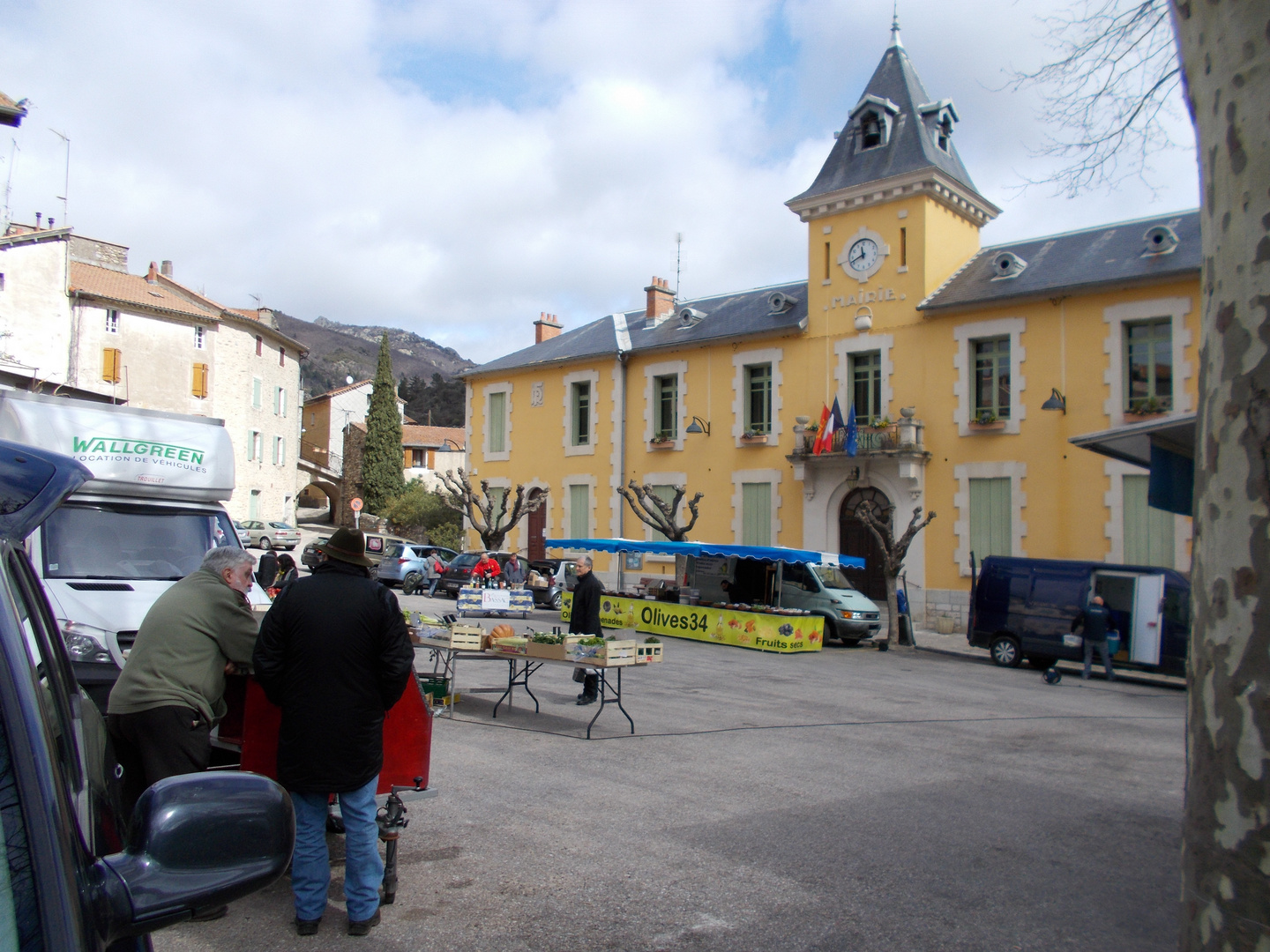 Olargues - le marché !