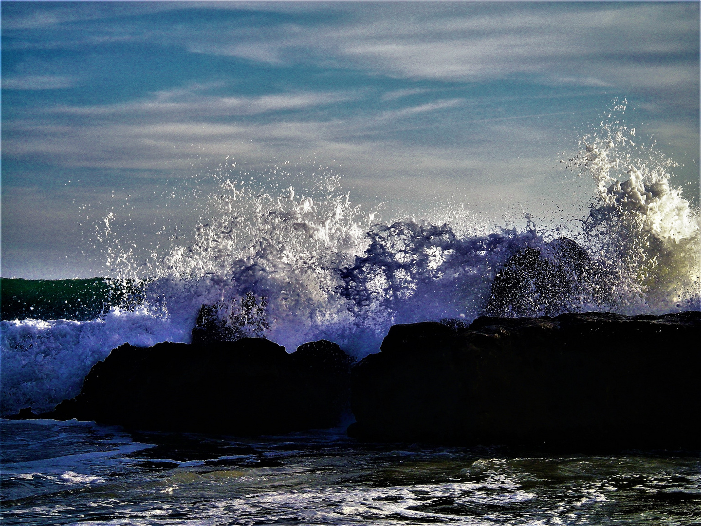 OLAS FUERTES