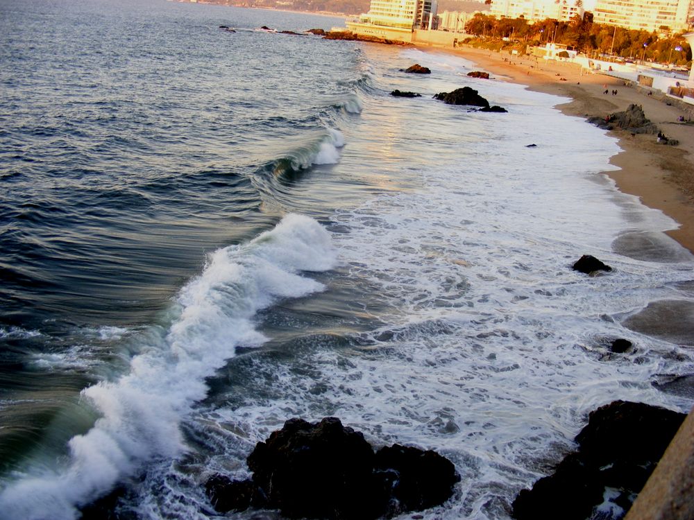 Olas Valparaiso