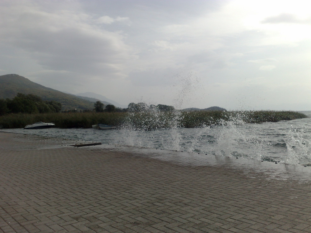 olas y atardecer