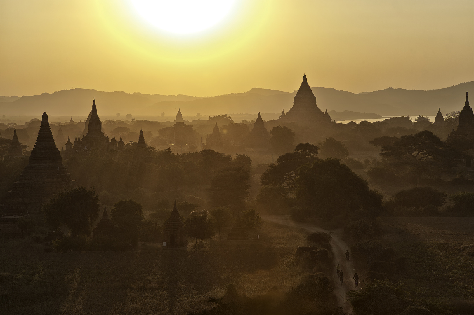 Old Bagan am frühen Morgen