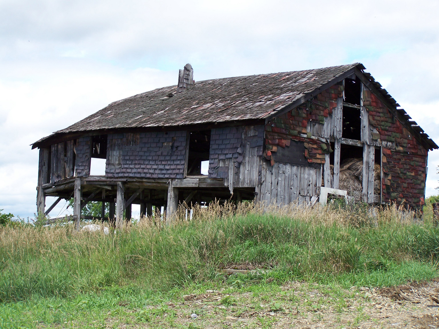 Old Barn on "Globe Hill" (Pine Plains/NY/USA)