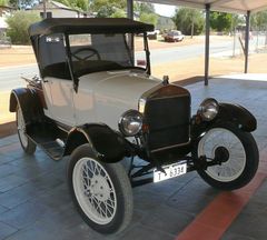 Old Car in Toodyay
