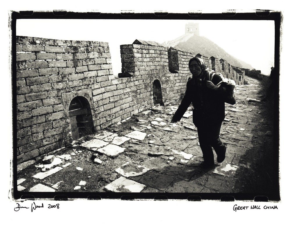 old chinese woman on the great wall