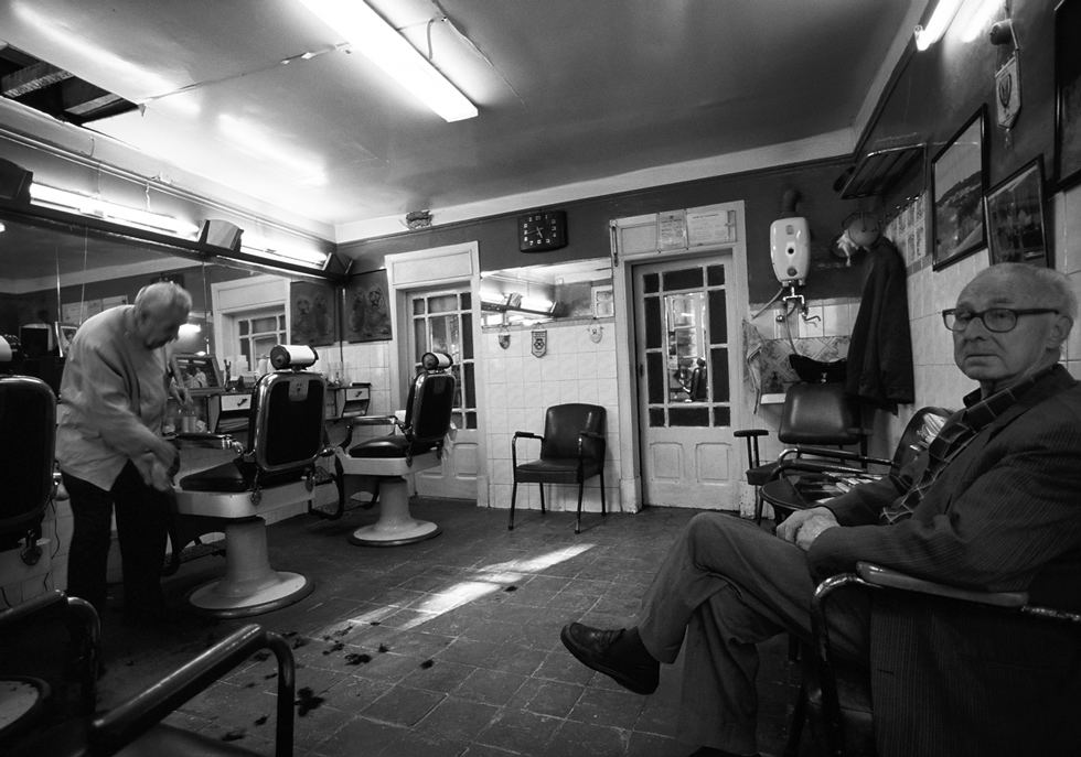 Old Clientele. Barber's shop. Lisboa