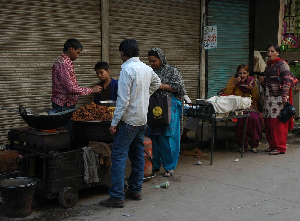 Old Dehli (19) - street life - smile !