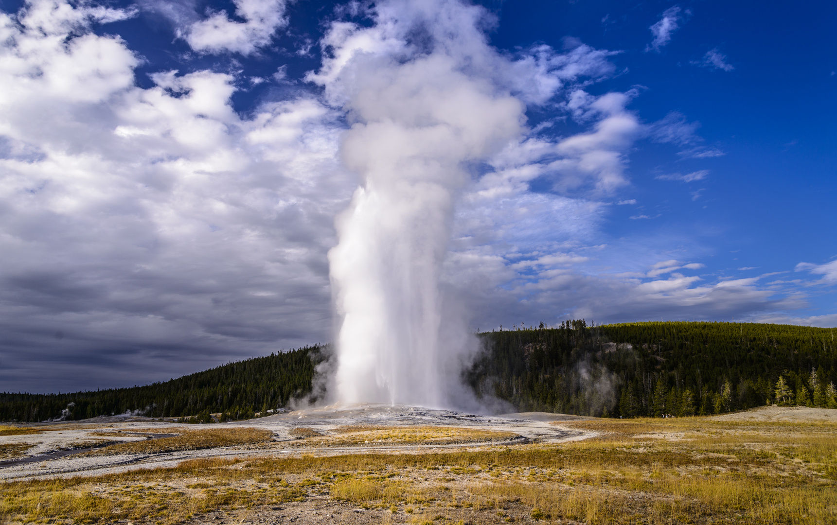 Old Faithful Geyser, Yellowstone NP, Wyoming, USA Foto & Bild himmel