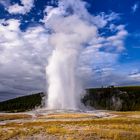 Old Faithful Geyser, Yellowstone NP, Wyoming, USA