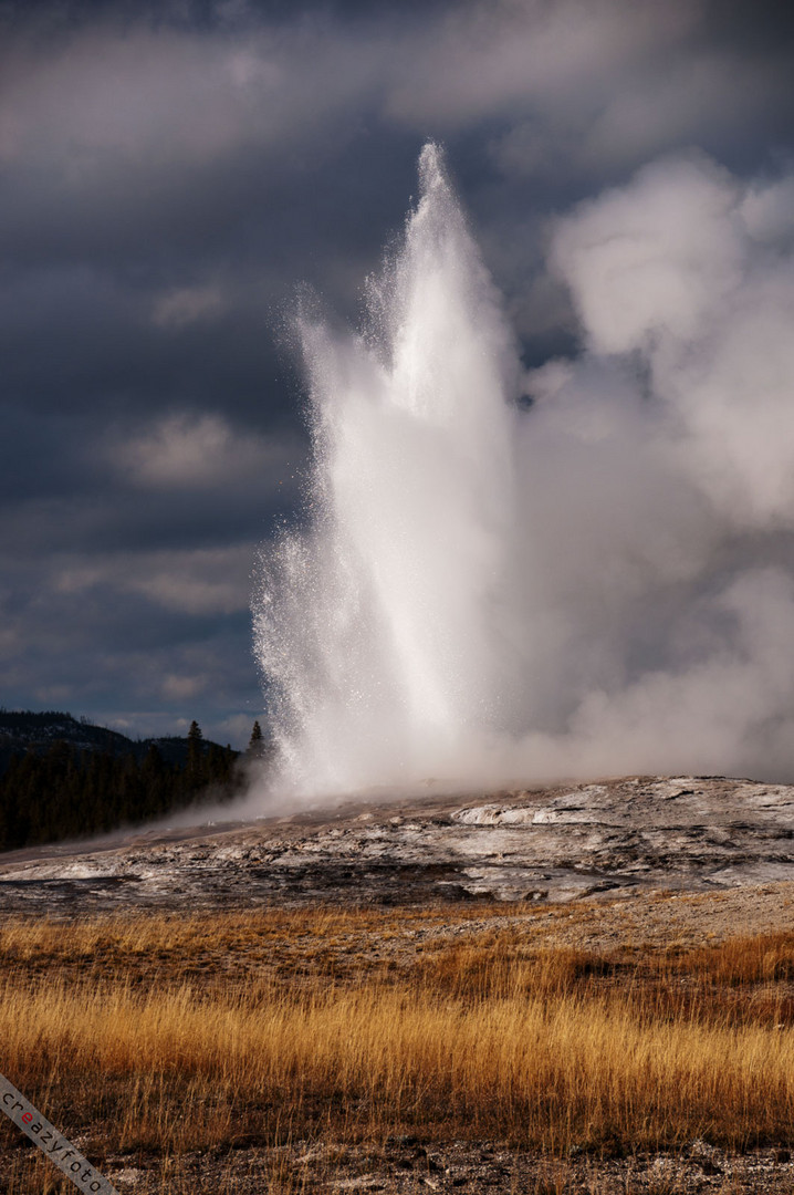 Old Faithful Geysir im Herbst