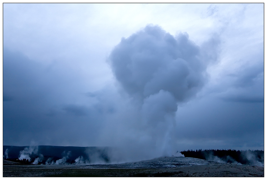 .. Old Faithful zur blauen Stunde, oder....