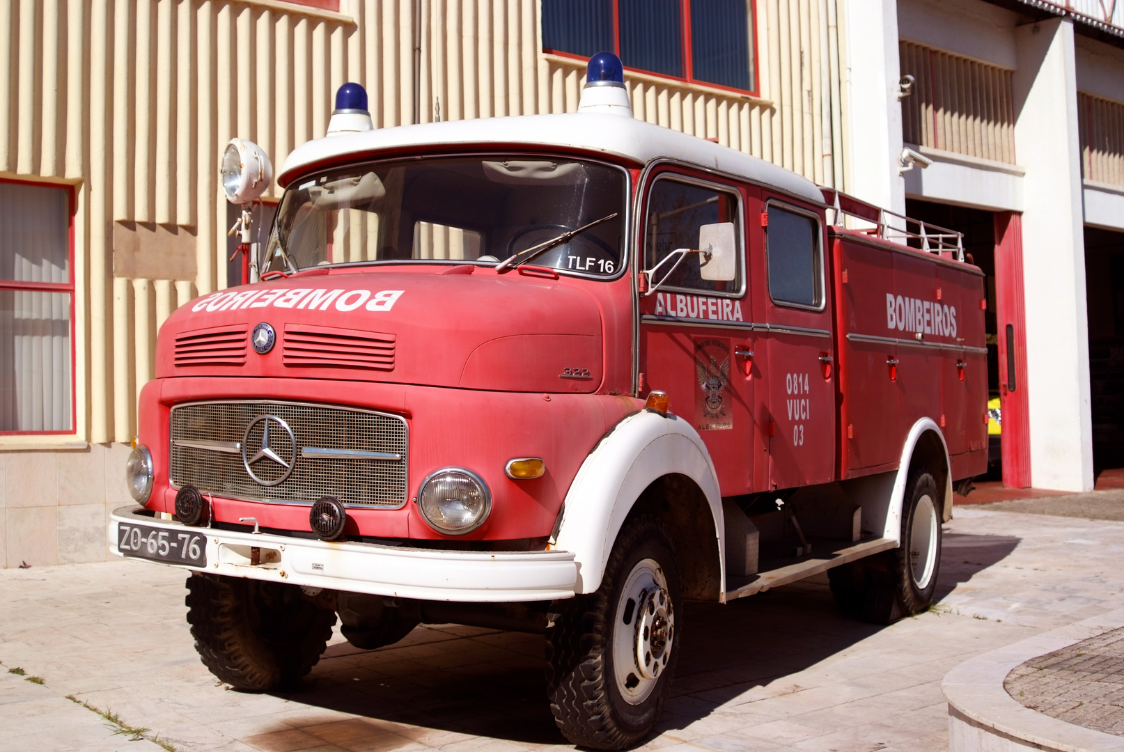 old fire truck form bombeiros voluntarios de albufeira