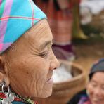 Old flowered h'mong seller