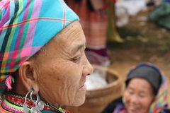 Old flowered h'mong seller