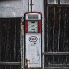 Old gas pump 7982