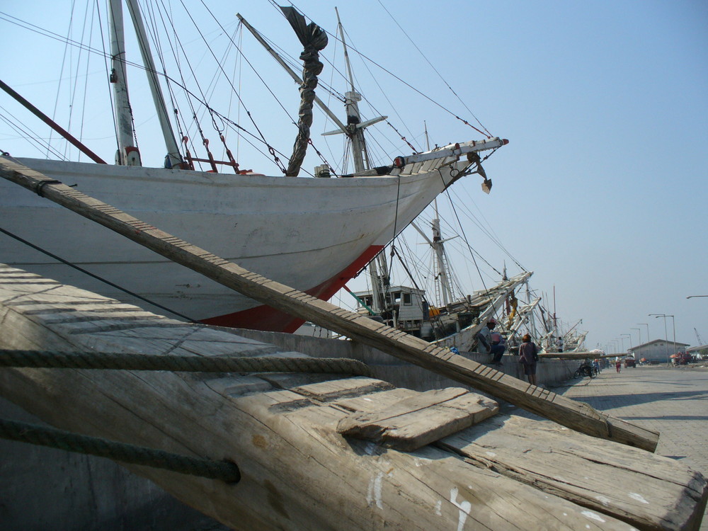 Old Harbour in Jakarta, Indonesia von Juliana Montani