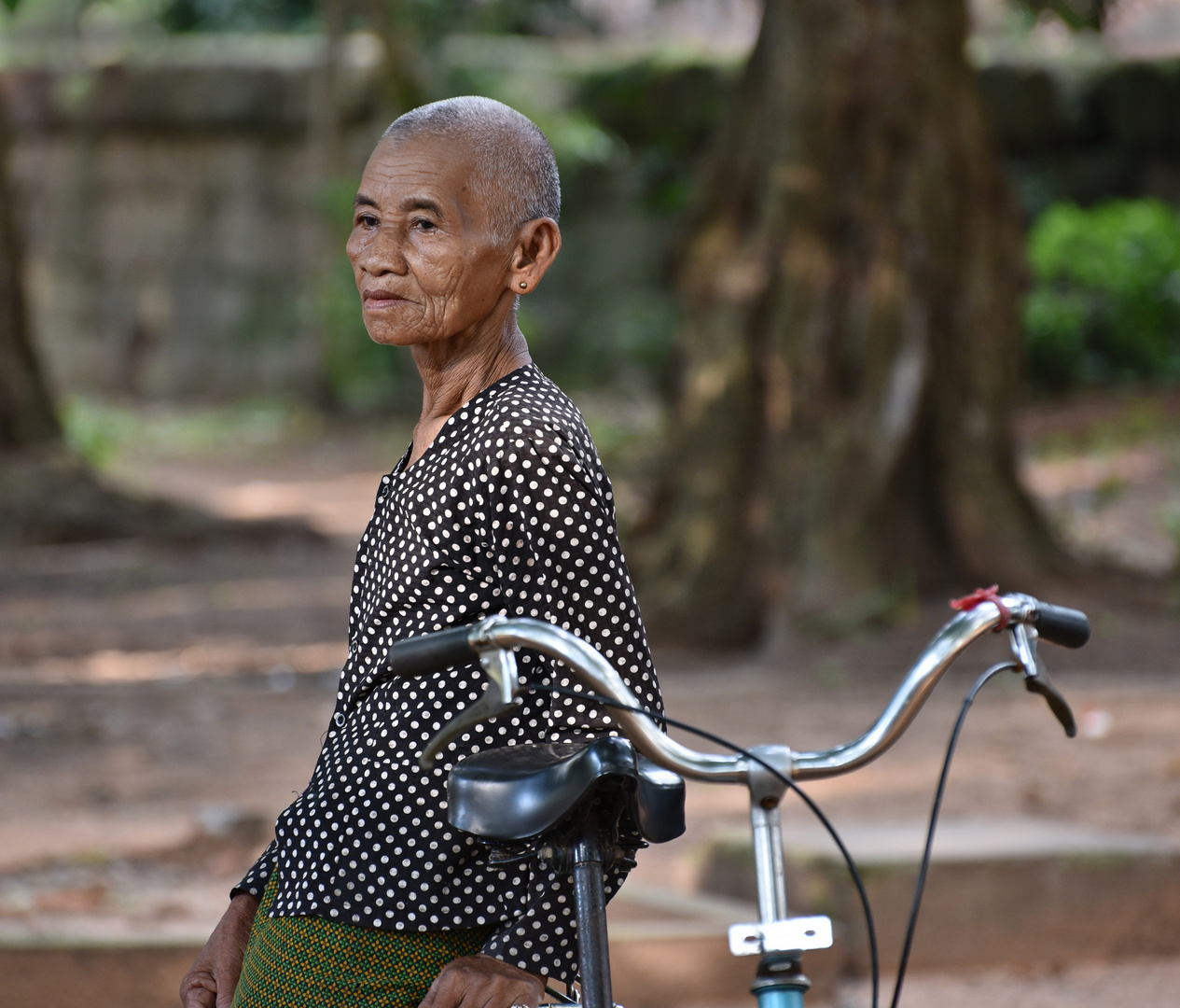 old Khmer lady 00