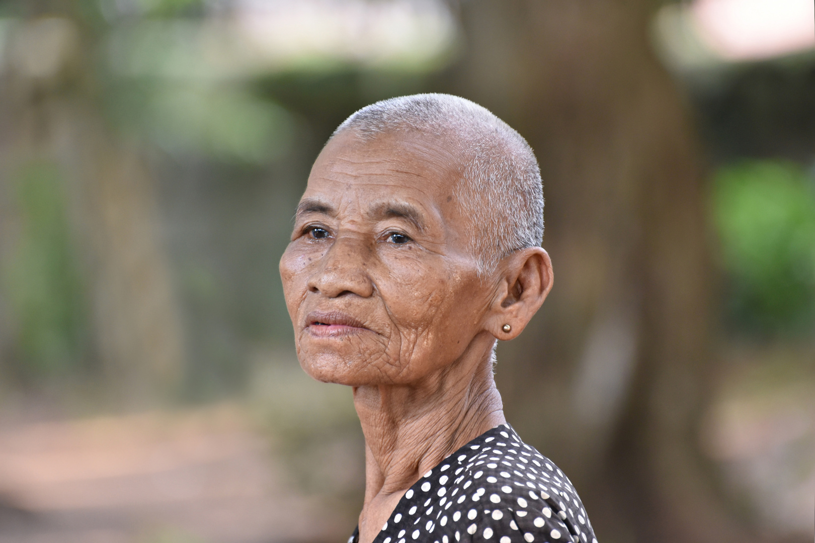 old Khmer lady 02