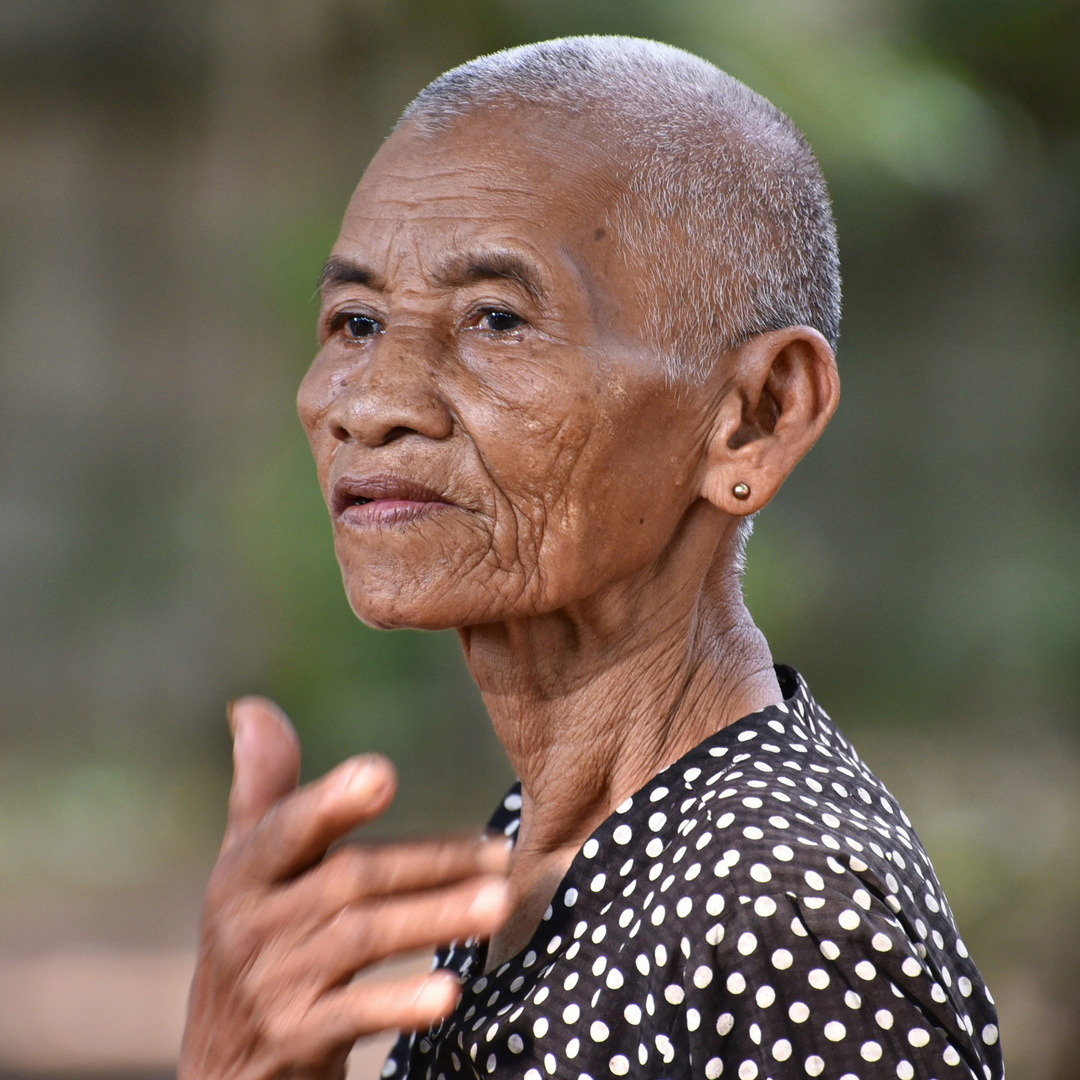 old Khmer lady 04 