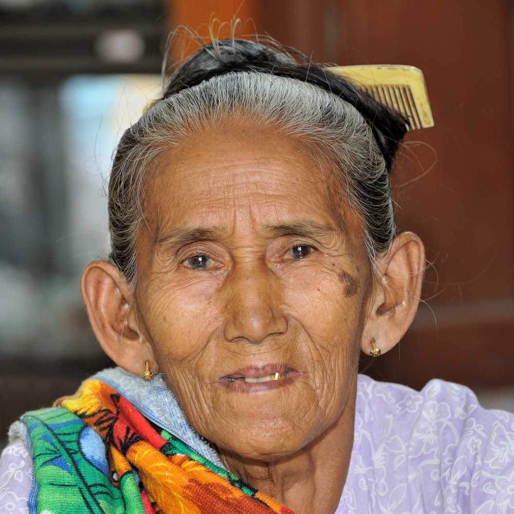 Old lady at Mount Popa