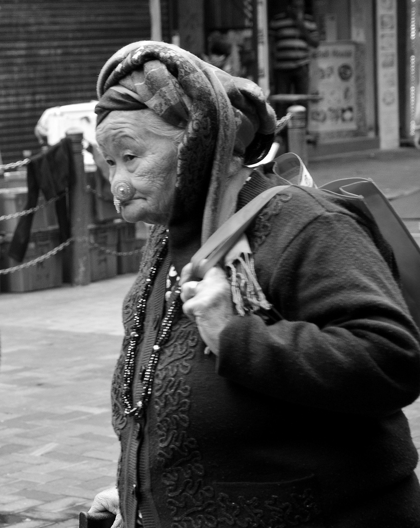 Old lady in traditional clothes b&w - in the streets of Hongkong