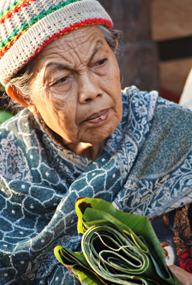 Old Lady @ Local Market in Ubud, Bali 3