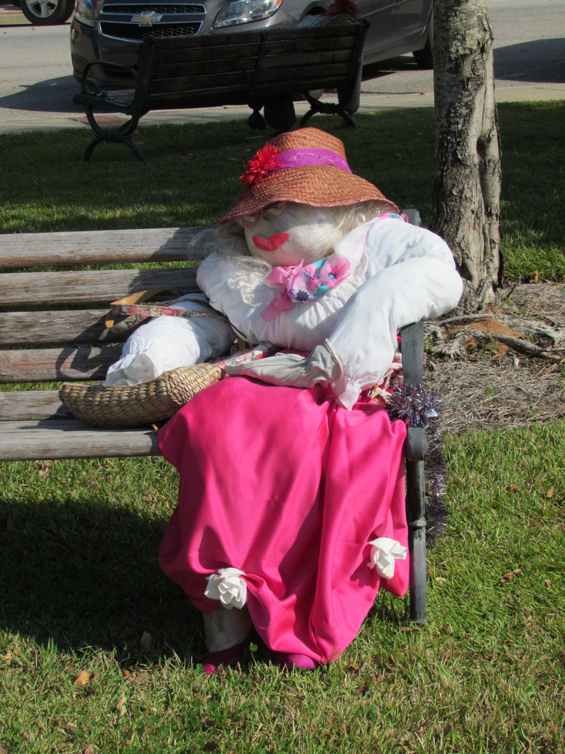 Old lady on the bench