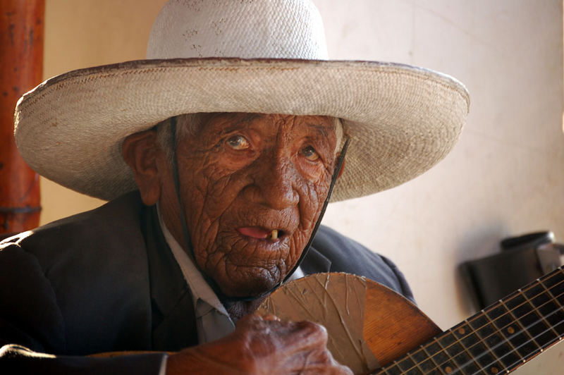 Old Man singing in Paracas