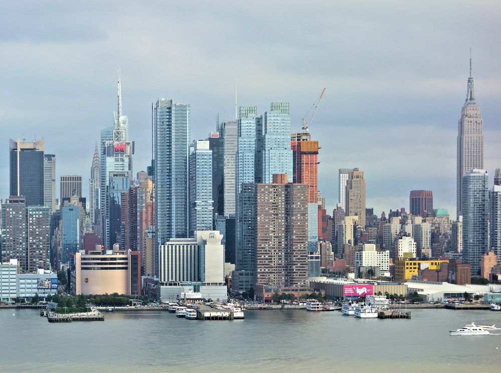 old midtown manhattan wird ziemlich brutal zugetürmt