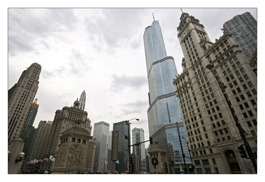 Old vs. New, the new Trump Tower | Chicago, USA