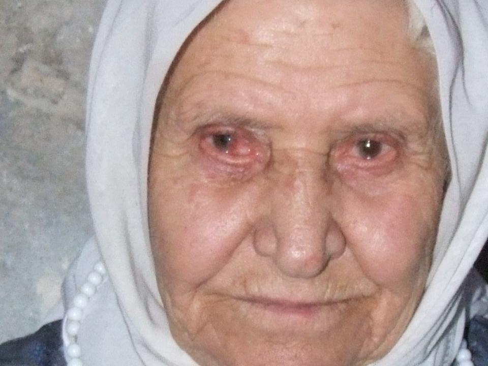 OLD WOMAN IN PALCAMP