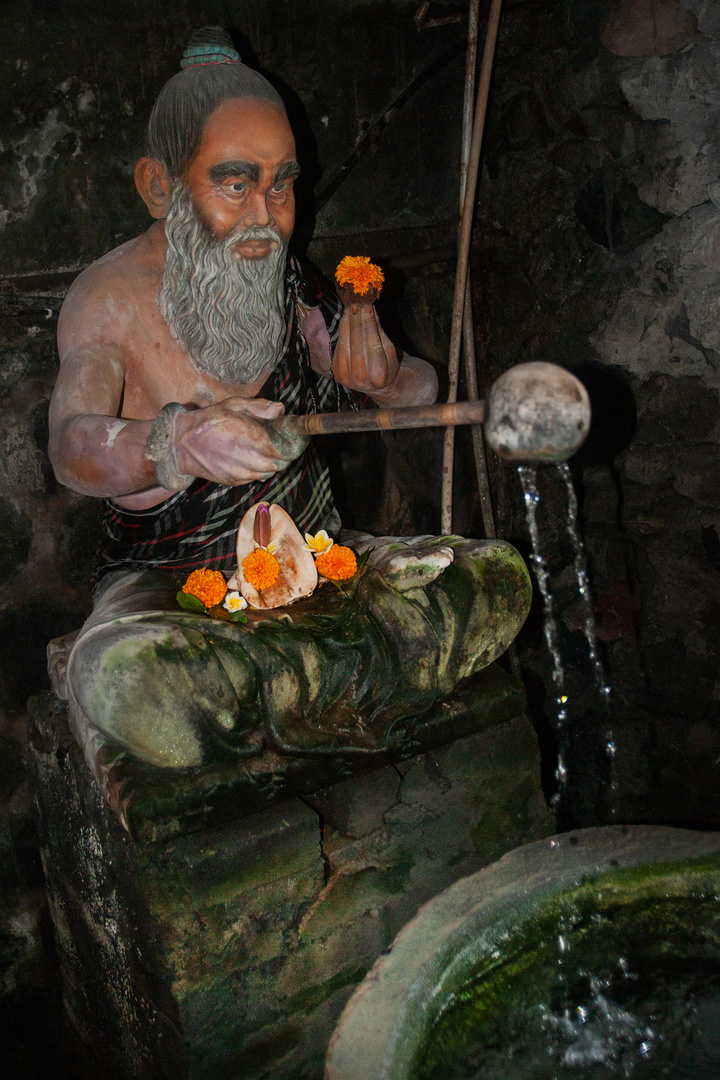 Oldest god Pelingsir in the cave