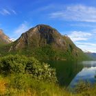 Oldevatnet mit Blick auf Briksdalsbreen