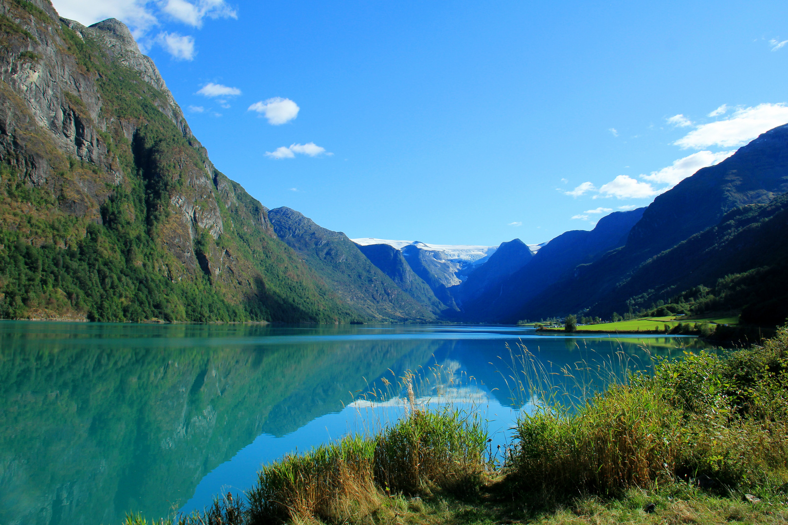 Oldevatnet mit Briksdalsbreen