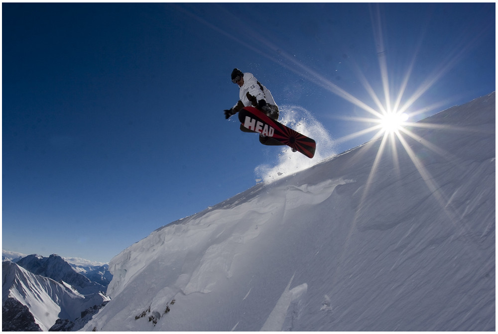 Oldschool-Skigebiet-Wir haben alle Spaß mit dem Snowboard-Foto