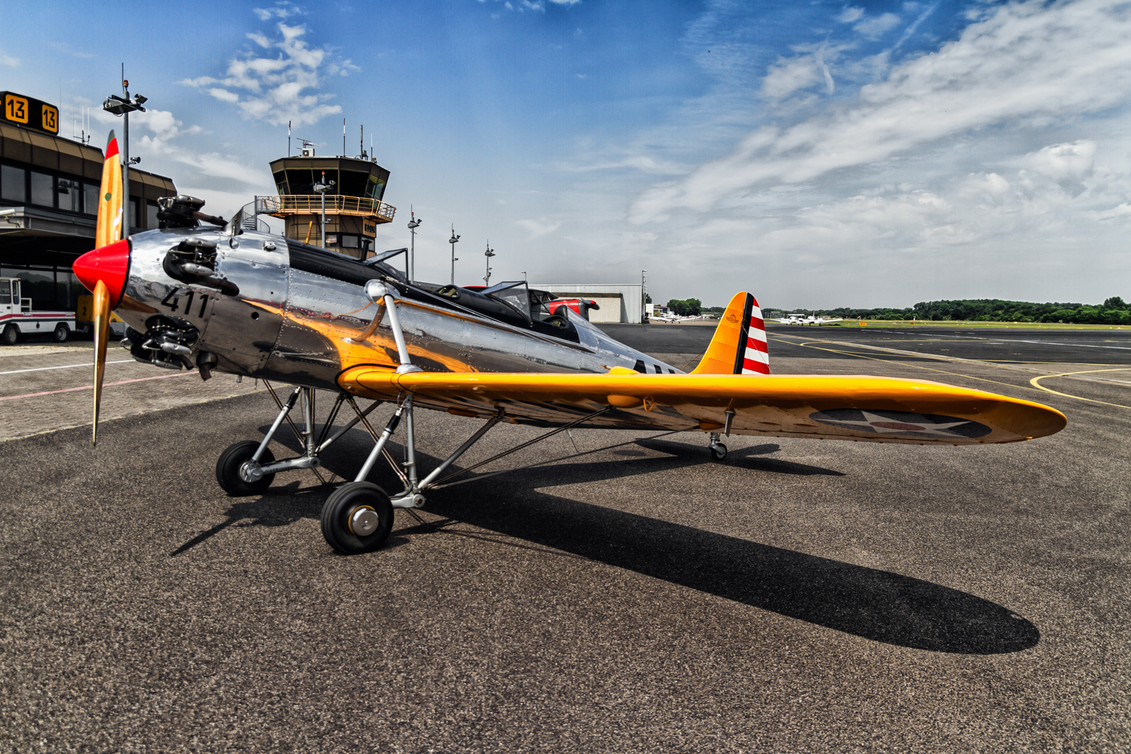 Oldtimer am Himmel und auf der Erde-V07