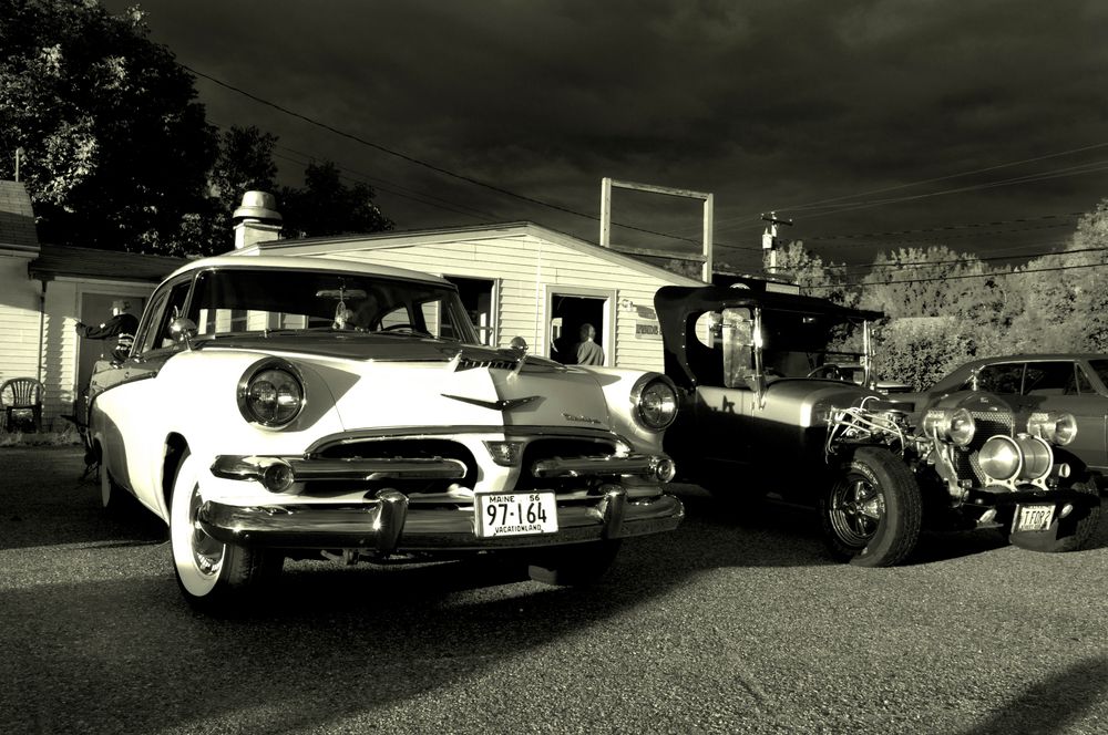 Oldtimer an einer ehemaligen Tankstelle - irgendwo in Maine